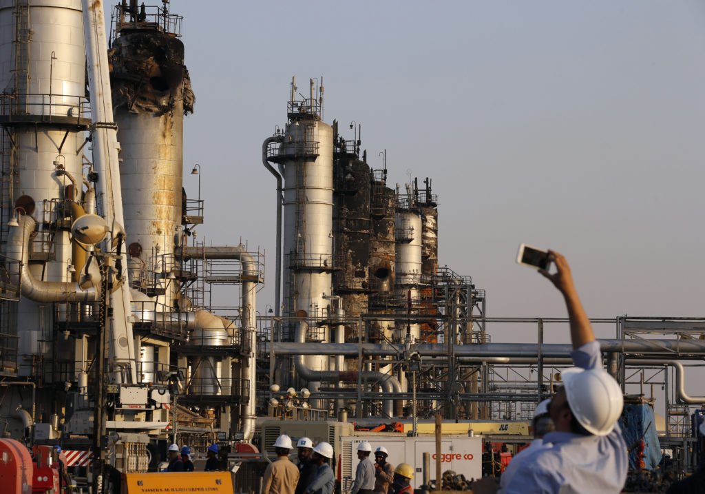 Ευθύνες στο Ιράν ρίχνει το Λονδίνο για τις επιθέσεις στις πετρελαϊκές εγκαταστάσεις της Σαουδικής Αραβίας