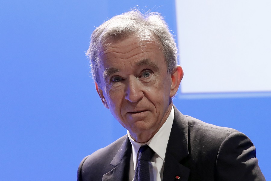 «Βολές» του πλουσιότερου ανθρώπου της Γαλλίας κατά της Τούνμπεργκ: «Απόλυτη καταστροφολογία»