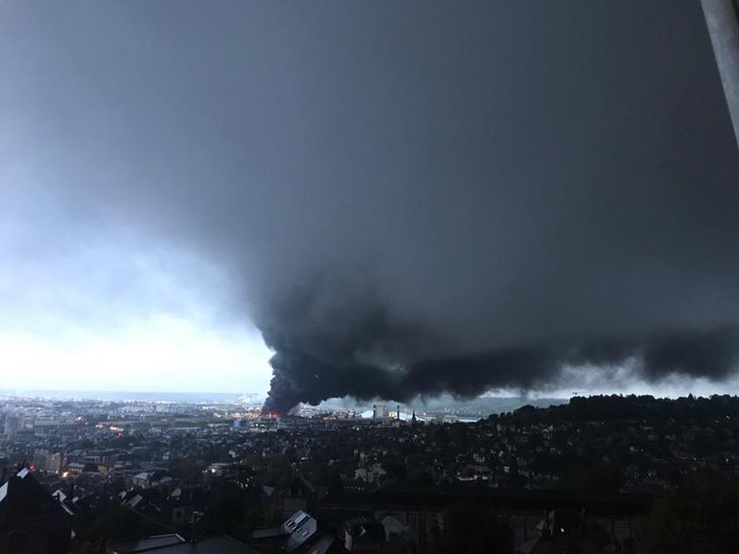 Μεγάλη πυρκαγιά σε χημικό εργοστάσιο στη Γαλλία – Κίνδυνος μόλυνσης του Σηκουάνα (Video)