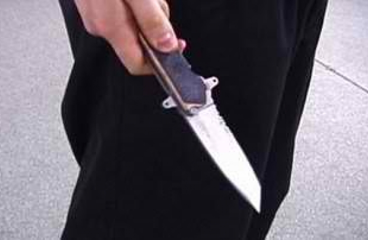 Λαμία: Ληστής απειλούσε με μαχαίρι άντρα μέσα στο σπίτι του – Τράπηκε σε φυγή από τις φωνές του