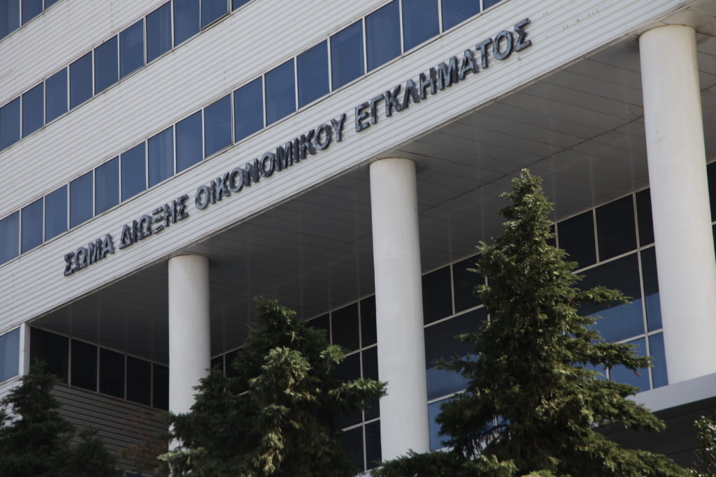 Κρήτη: Έταζαν εξαίρεση από ελέγχους του ΣΔΟΕ και απόσπασαν 25.000 ευρώ από επιχειρηματίες