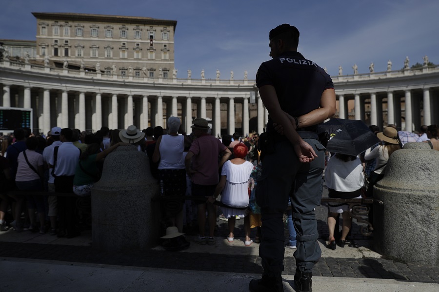 Μυστηριώδης αστυνομική επιχείρηση στο Βατικανό – Κατασχέθηκαν έγγραφα και ηλεκτρονικές συσκευές