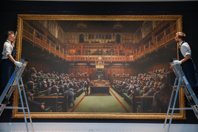 Sotheby’s: Το αστρονομικό ποσό που πουλήθηκε ο πίνακας που δείχνει πιθήκους μέσα στο βρετανικό κοινοβούλιο