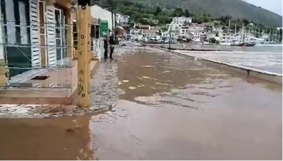 Πλημμύρες και κατολισθήσεις στη Δυτική Ελλάδα – Βούλιαξε στη λάσπη η Αγ. Ευφημία (Photos – Video)