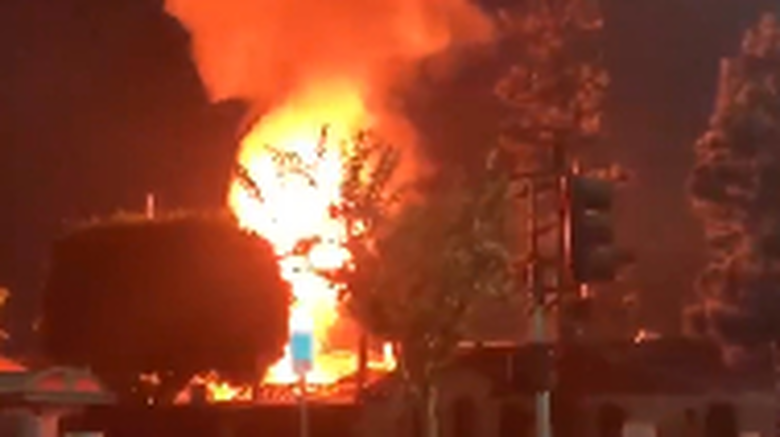 Δεκάδες τραυματίες σε φεστιβάλ της Καλιφόρνια από έκρηξη σε πυλώνα ρεύματος (Video)