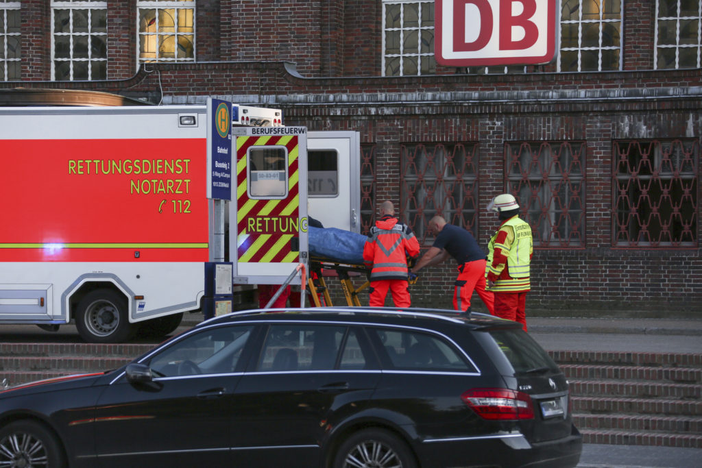 Γερμανία: Κλεμμένο φορτηγό έπεσε πάνω σε αυτοκίνητα που περίμεναν σε φανάρι – Στους 17 οι τραυματίες