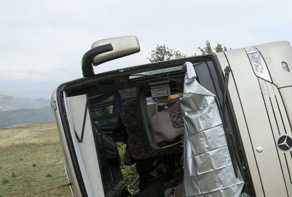Εξετράπη λεωφορείο στη Λιβαδειά που μετέφερε ηλικιωμένους