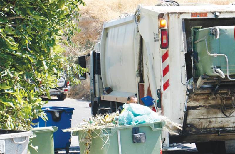 Ηράκλειο: Τα απορριμματοφόρα έμειναν από …καύσιμα και τραβούν χειρόφρενο