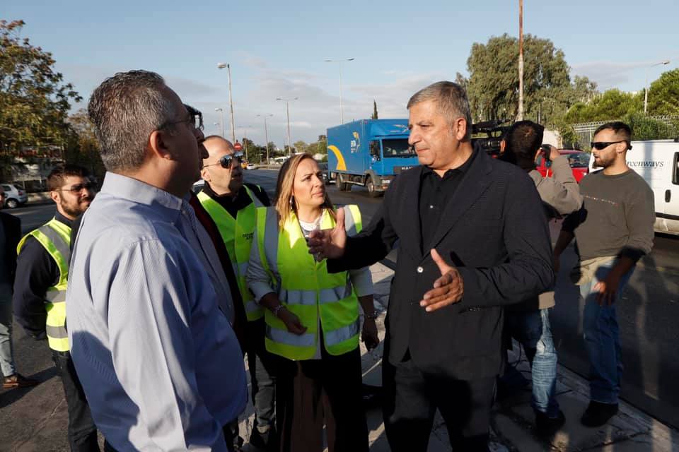 Ο Πατούλης απειλεί με εισαγγελέα όποιον αναρτήσει ξανά πανό στην Αττική (Photos)