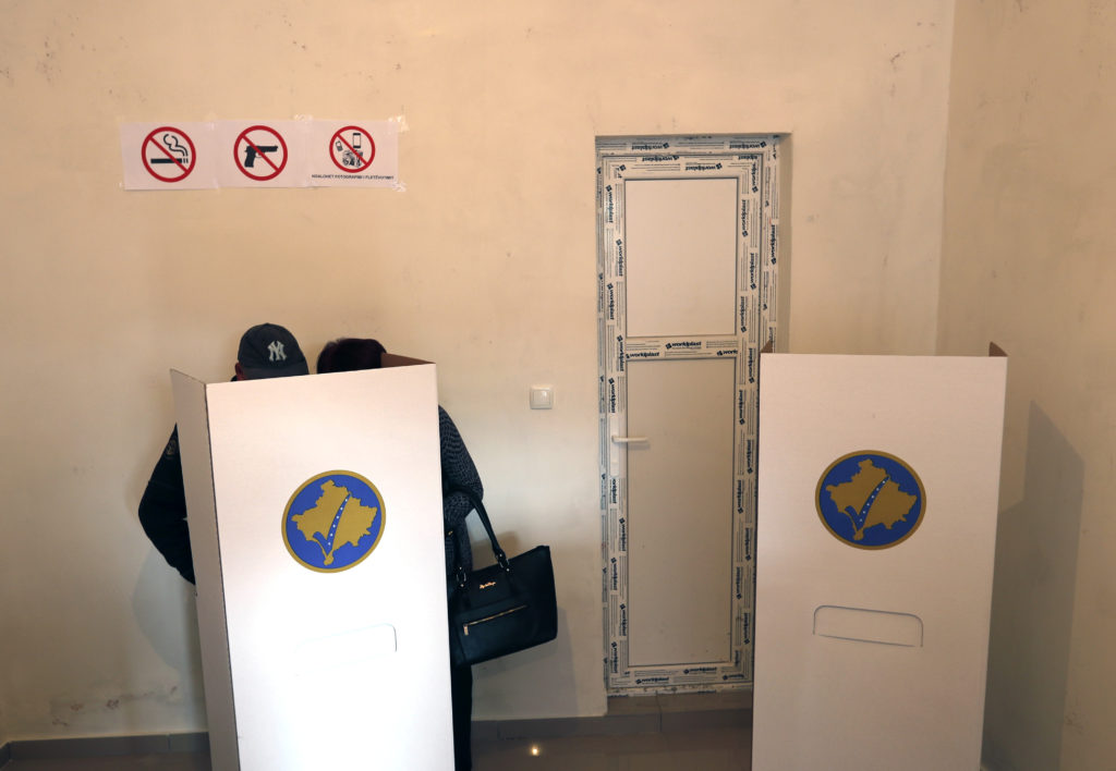 Κόσοβο: Διακοπή καταμέτρησης των ψήφων λόγω περίεργης αλλεργίας 9 εκλογικών αντιπροσώπων