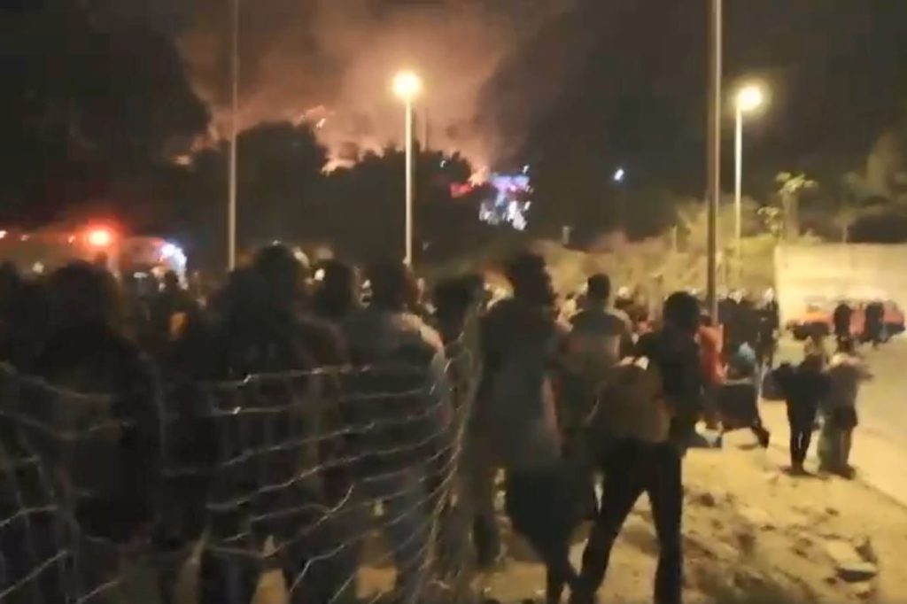 Σάμος: Φωτιά στο κέντρο υποδοχής μεταναστών (Video)