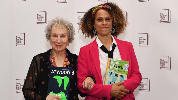 Man Booker Prize: Μάργκαρετ Άτγουντ και Μπερναρντίν Εβαρίστο κέρδισαν το διάσημο βραβείο λογοτεχνίας