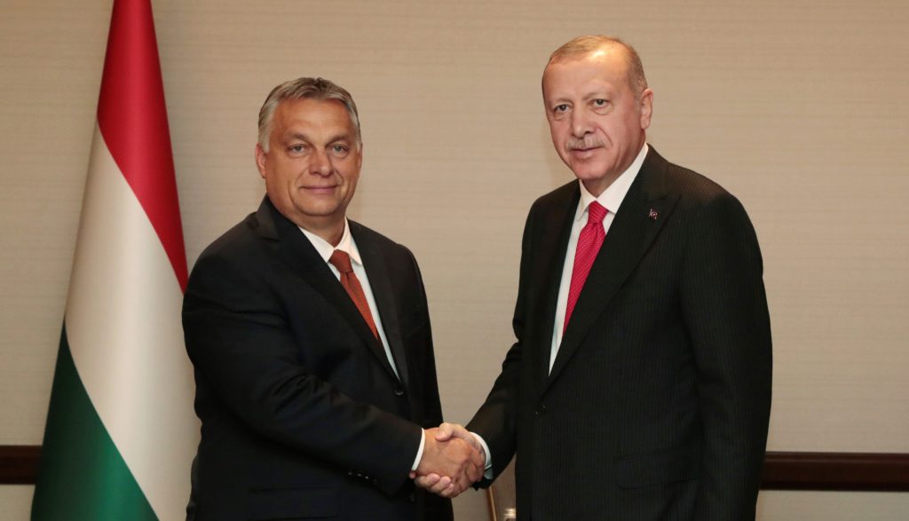 Διεθνής παραφωνία: Η Ουγγαρία στηρίζει την τουρκική εισβολή στη Συρία