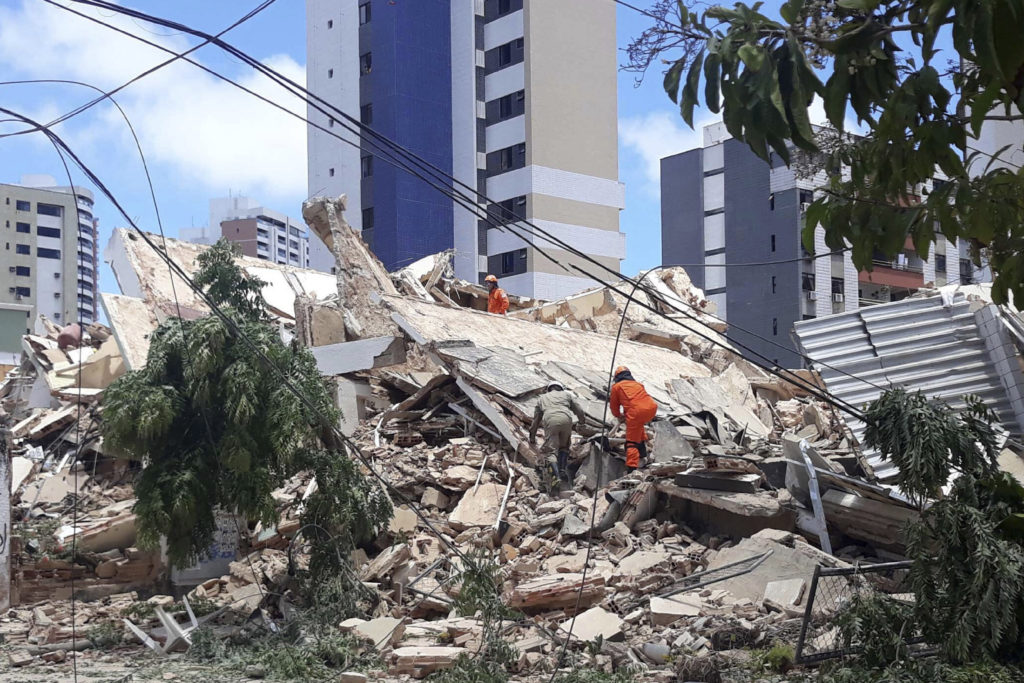 Κατέρρευσε επταώροφο κτίριο στη Βραζιλία – Ένας νεκρός (Photos – Video)