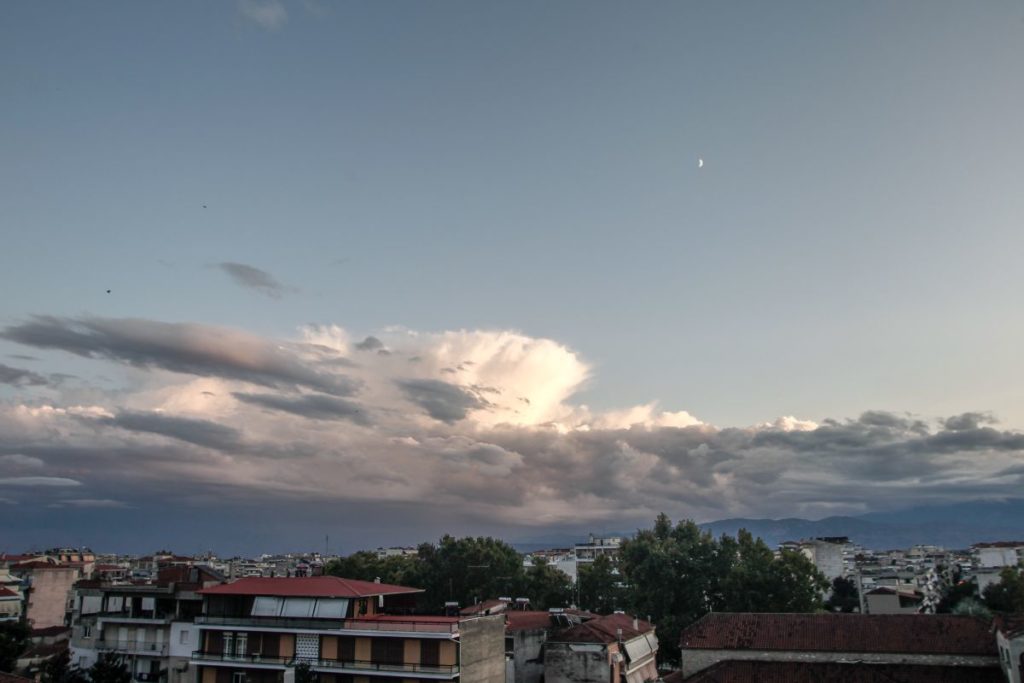 Καλός καιρός και την Παρασκευή: Υψηλές θερμοκρασίες έως και… 29 βαθμούς