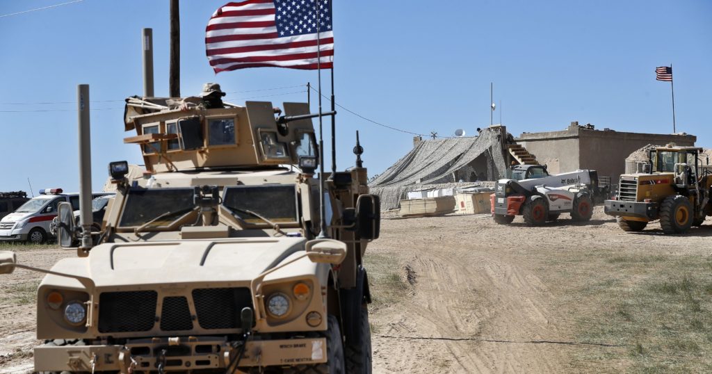 Οι Αμερικανοί κατέστρεψαν διάδρομο προσγείωσης και ελικοδρόμιο πριν εγκαταλείψουν βάση τους στη Συρία