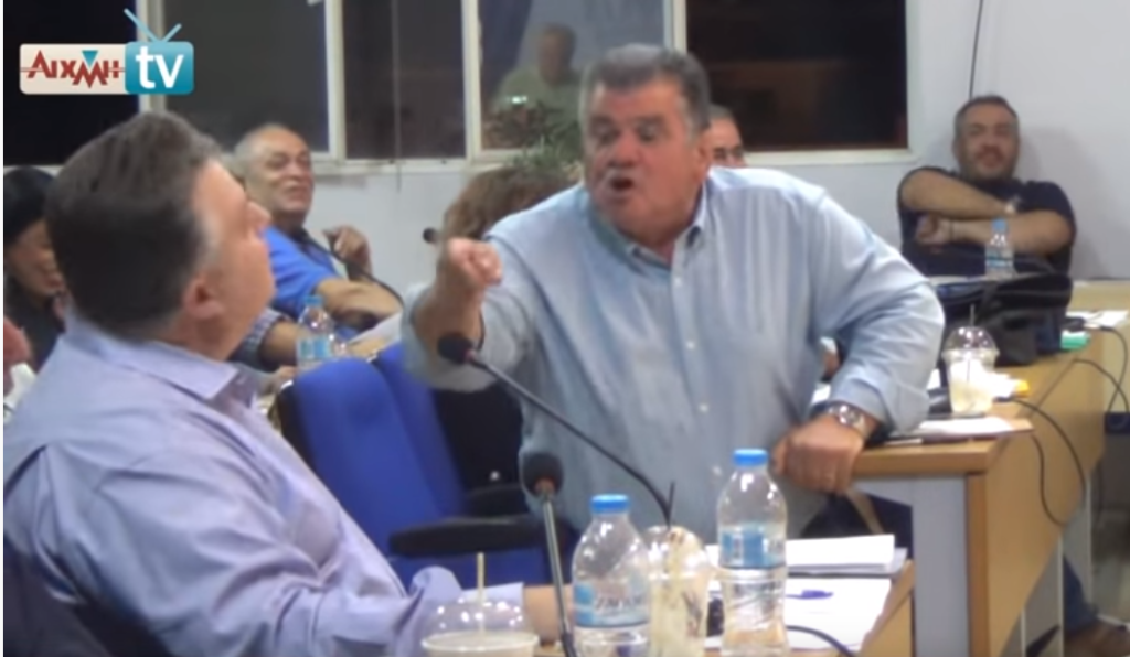 Μεσολόγγι: Χαμός στο δημοτικό συμβούλιο – «Τι λες μωρέ μπανιέρα» (Video)