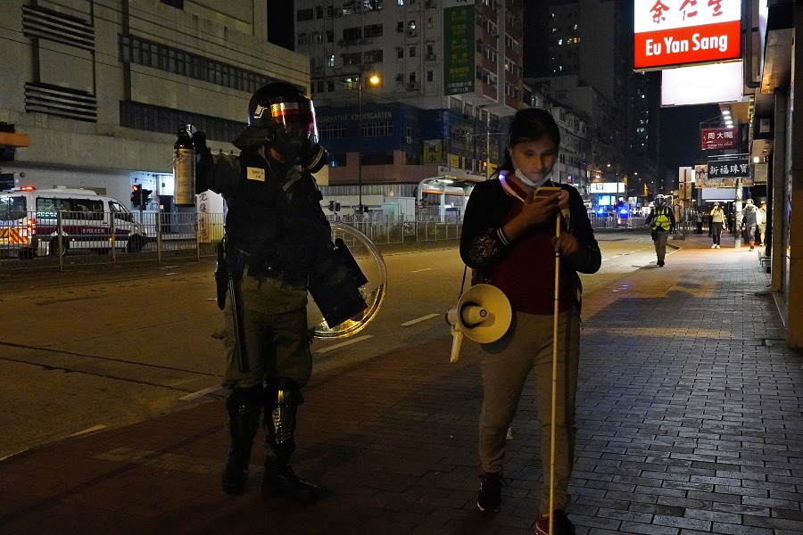 Χονγκ Κονγκ: Οι αρχές κάνουν ένα βήμα πίσω, οι διαδηλωτές επιμένουν στον αγώνα τους