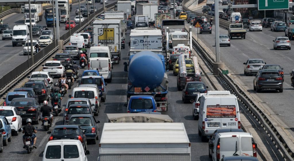Ανατροπή φορτηγού στον Κηφισό: Έντονη κυκλοφοριακή συμφόρηση στο ρεύμα προς Πειραιά