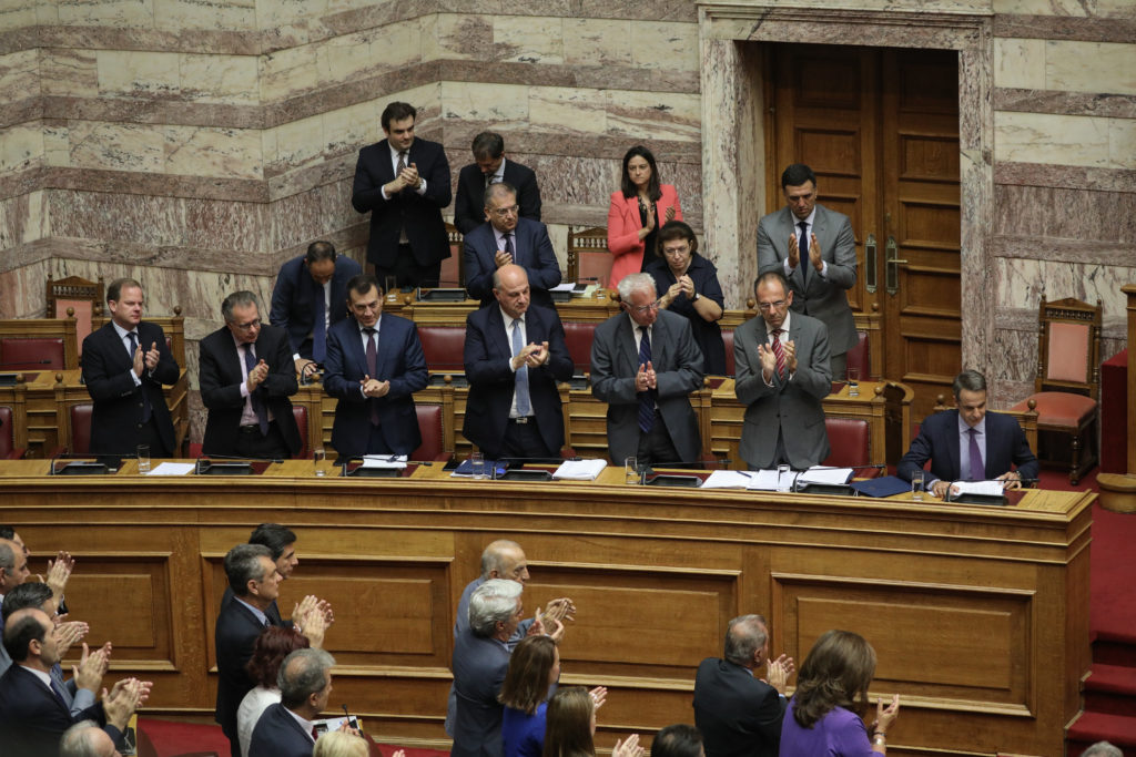 Κάτω από τη βάση η κυβέρνηση Μητσοτάκη σε ασφάλεια, μεταναστευτικό και επενδύσεις