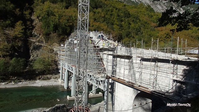 Ολοκληρώνεται η αναστήλωση του γεφυριού της Πλάκας (Photos)