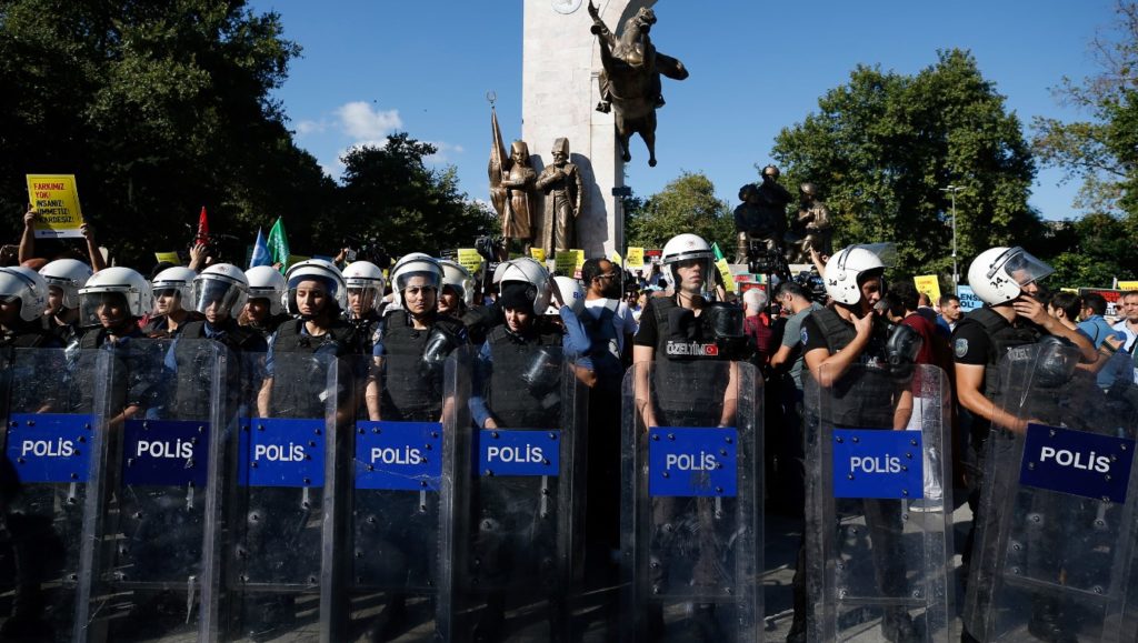 Μπαράζ συλλήψεων στην Τουρκία – Χειροπέδες σε 43 υπόπτους για το Ισλαμικό Κράτος
