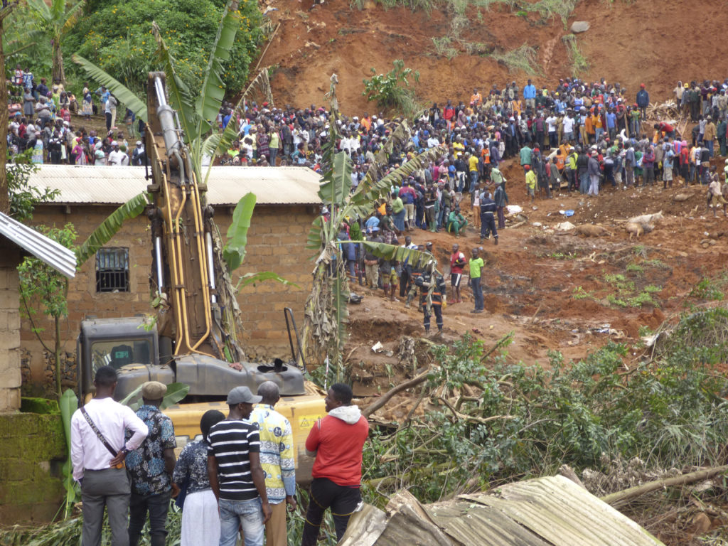 Καμερούν: Τουλάχιστον 42 νεκροί από κατολίσθηση (Photos)