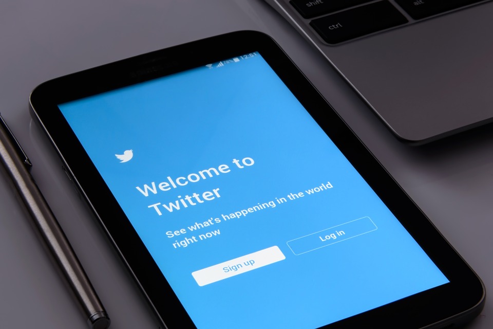 Το Twitter βάζει τέλος στις πολιτικές διαφημίσεις