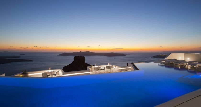 Grace Santorini: Το καλύτερο ξενοδοχείο του νησιού δίνει την ευκαιρία για μία ρομαντική απόδραση