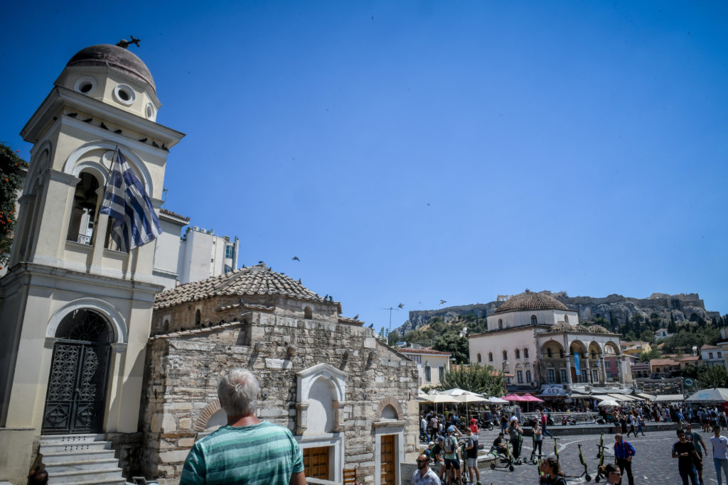 Πέθανε ο άνδρας που βρέθηκε αιμόφυρτος σταθμό στο Μοναστηράκι (Photos)