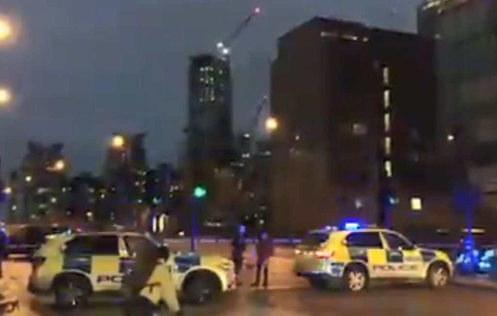 Συναγερμός με ύποπτο όχημα στη γέφυρα Vauxhall του Λονδίνου (Video)