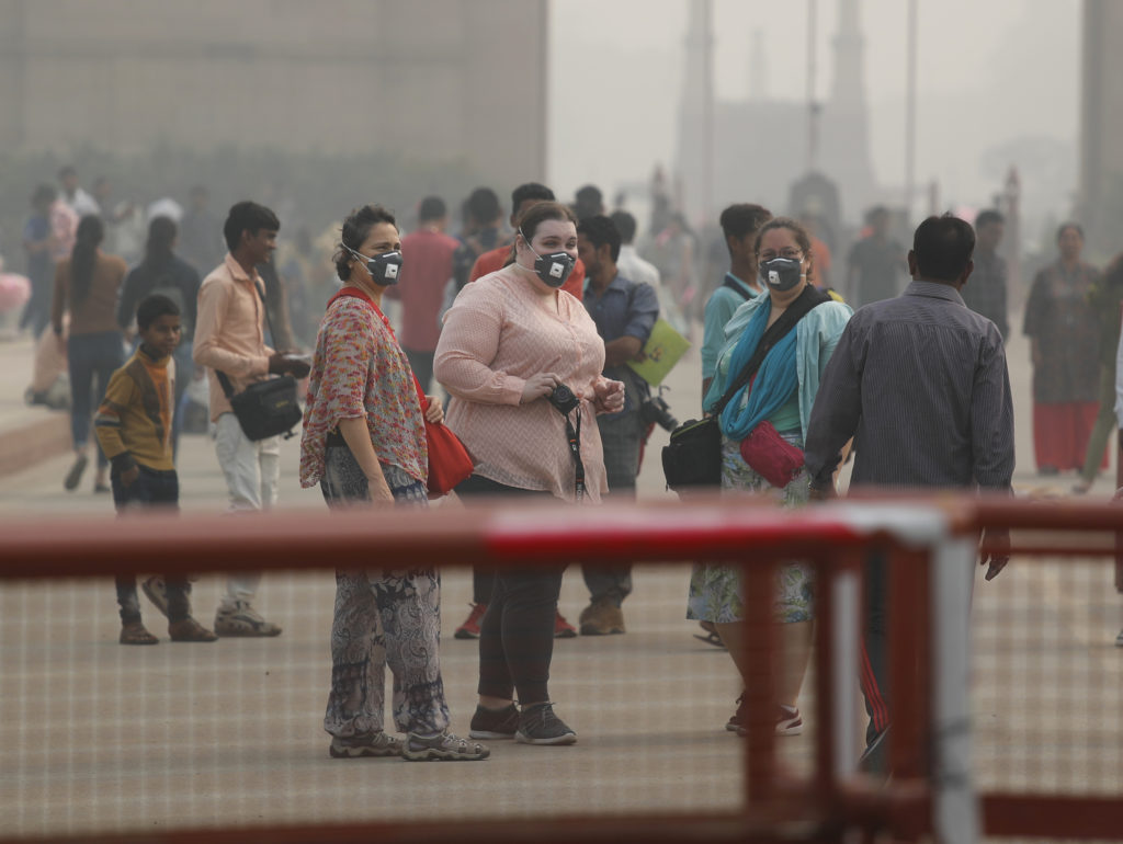 Νέο Δελχί: Συνθήκες ασφυξίας από τη μόλυνση – Κλείνουν σχολεία απαγορεύουν οικοδομικές εργασίες (Video)