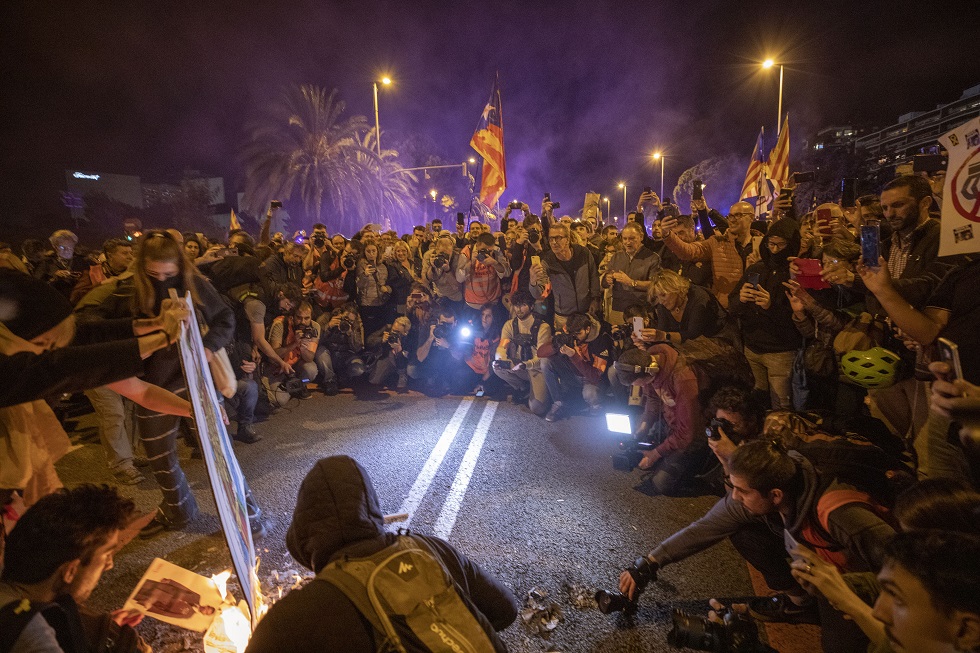 Βαρκελώνη: «Πύρινες» διαδηλώσεις κατά της επίσκεψης της βασιλικής οικογένειας