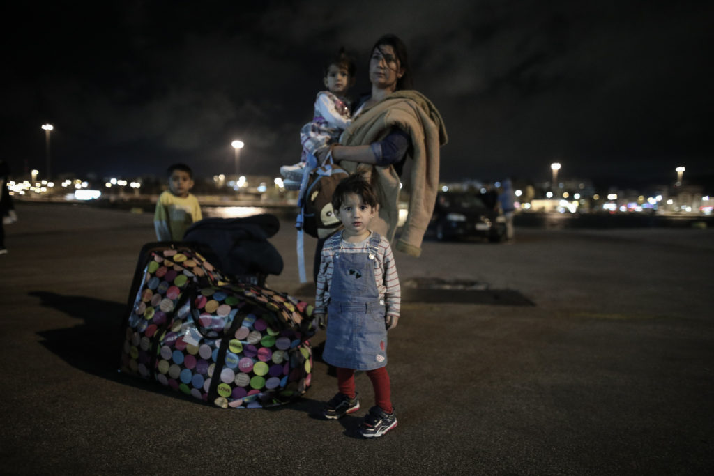 Στον Πειραιά μεταφέρονται 75 πρόσφυγες και μετανάστες από την Κάλυμνο