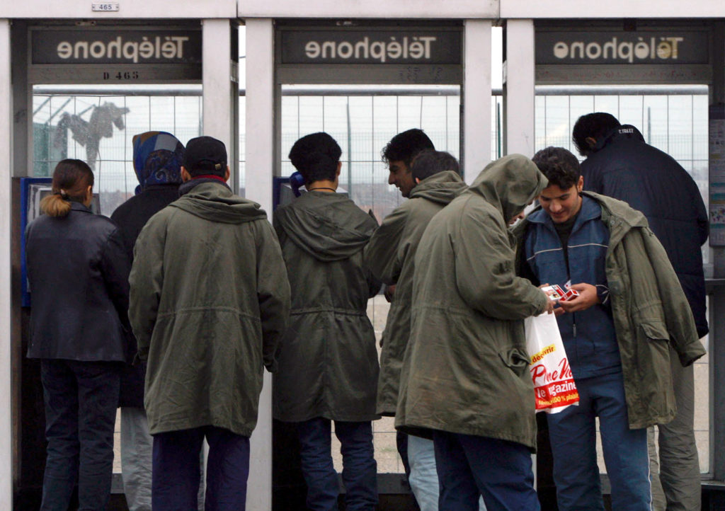 Το Παρίσι ετοιμάζει ποσοστώσεις για τους μετανάστες εκτός Ε.Ε. που θέλουν να δουλέψουν στη Γαλλία