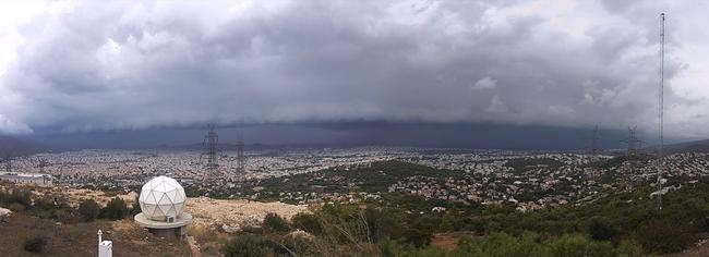 Το shelf cloud εμφανίστηκε και πάλι πάνω από την Αττική (Photos)