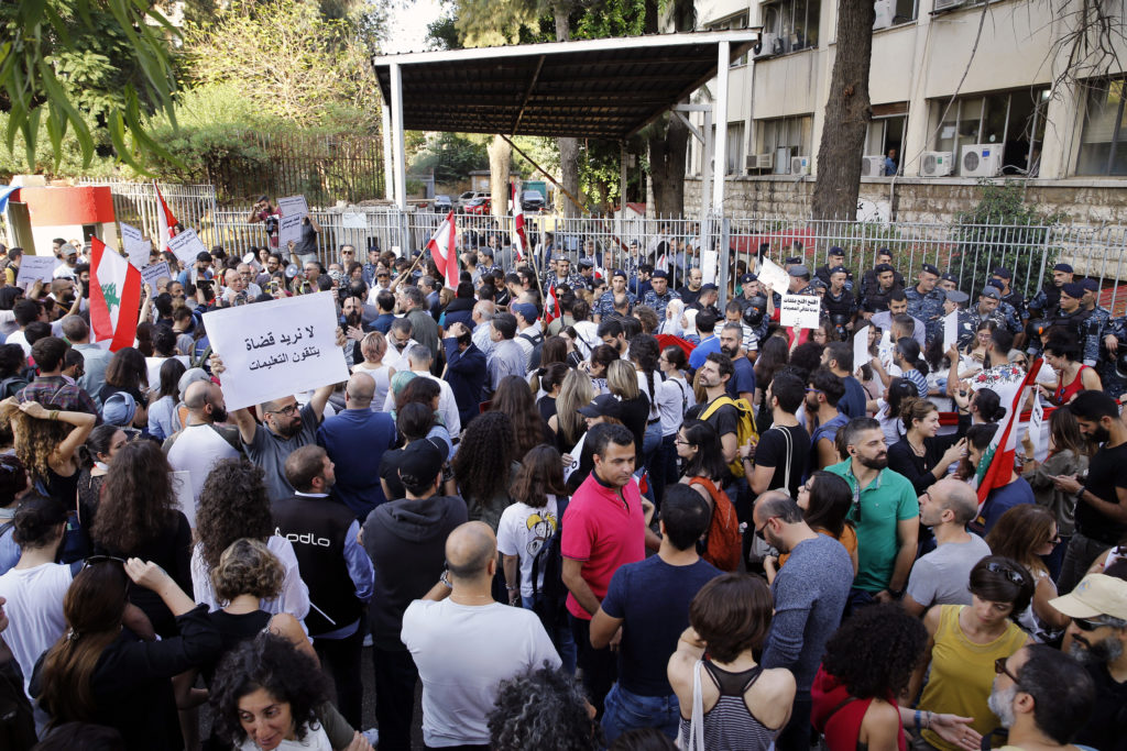 Λίβανος: Αρνούνται οι μαθητές να επιστρέψουν στα θρανία και βγαίνουν στους δρόμους