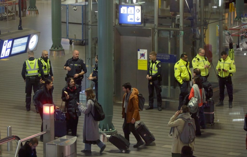 Ολλανδία: Τέλος η αγωνία στο αεροδρόμιο του Σίπχολ