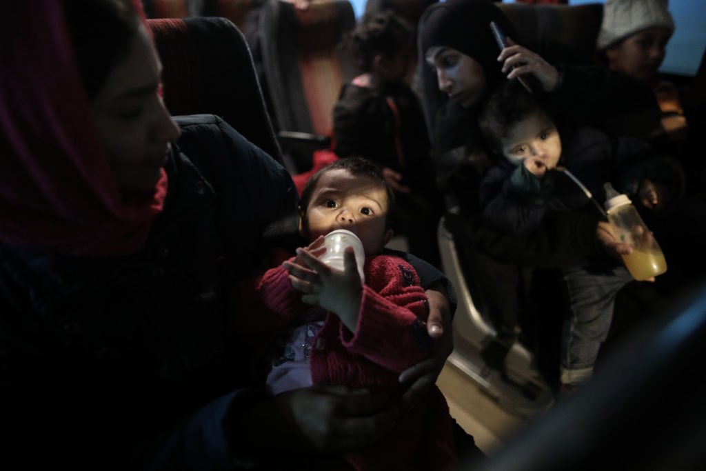 116 πρόσφυγες και μετανάστες έφτασαν στον Πειραιά από Χίο και Μυτιλήνη