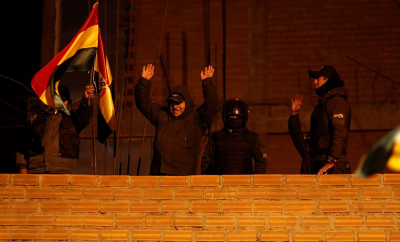 Βολιβία: Μονάδες της αστυνομίας στασίασαν σε τρεις πόλεις – απόπειρα πραξικοπήματος καταγγέλλει ο Μοράλες
