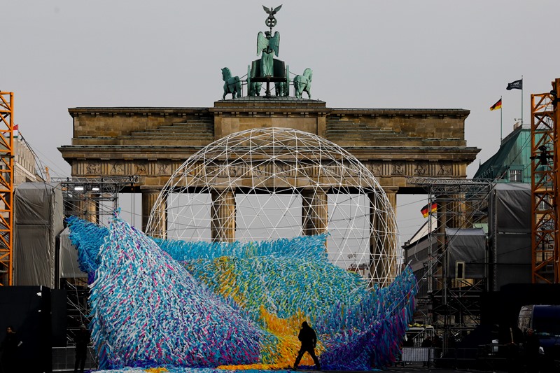Το Βερολίνο γιορτάζει τα 30 χρόνια από την πτώση του Τείχους