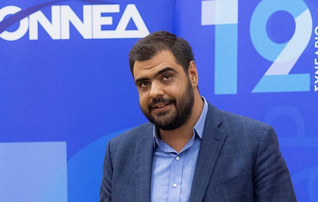 Ο πρόεδρος της ΟΝΝΕΔ μίλησε σε… άδειο από μαθητές αμφιθέατρο! (Photos)