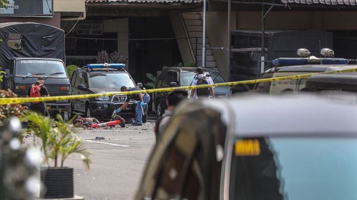Ινδονησία: Βομβιστής – καμικάζι χτύπησε το αρχηγείο της αστυνομίας (Photos)