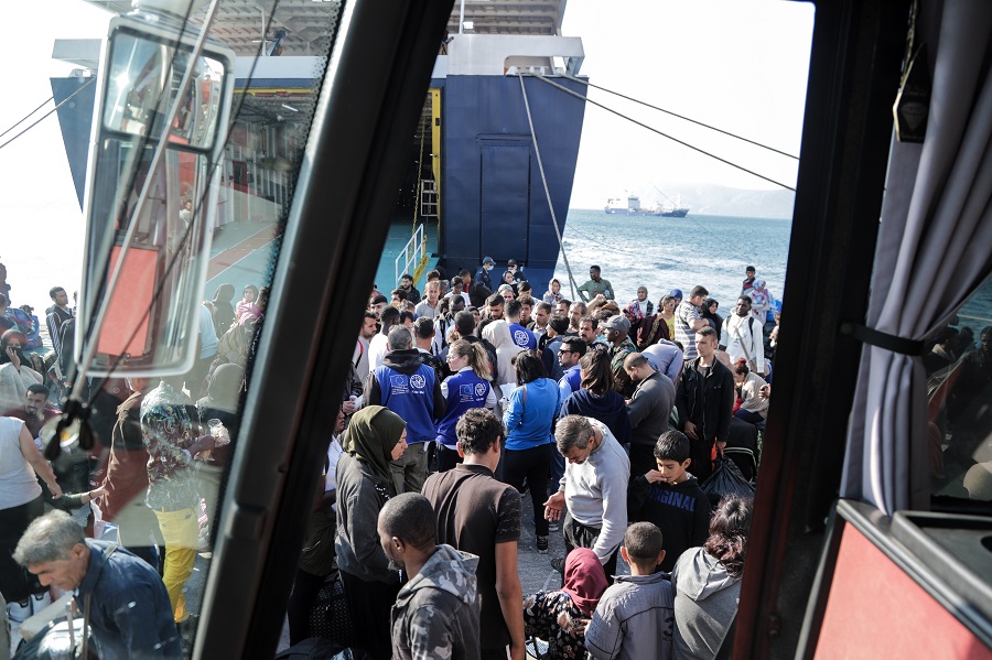 Έφθασαν το λιμάνι του Πειραιά 70 μετανάστες και πρόσφυγες από νησιά του ανατολικού Αιγαίου