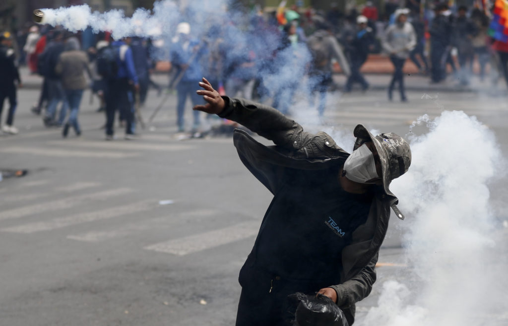 Απελαύνει τους διπλωμάτες της Βενεζουέλας η Βολιβία
