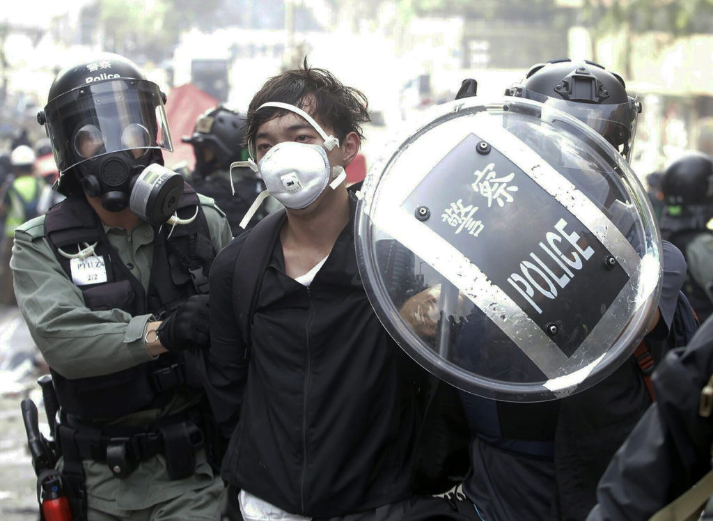 Χονγκ Κονγκ: Εισέβαλε στην Πολυτεχνική Σχολή η αστυνομία