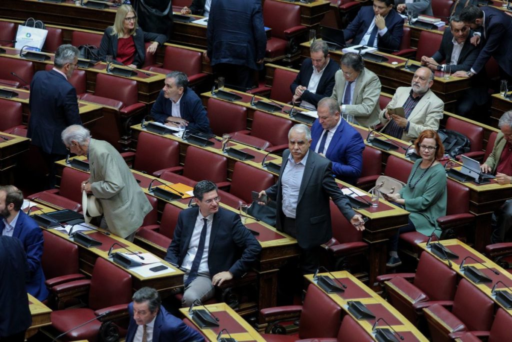 Βουλευτές ΣΥΡΙΖΑ: Σε ποιους κατηγορούμενους για ξέπλυμα χρήματος αποδεσμεύετε τους λογαριασμούς;