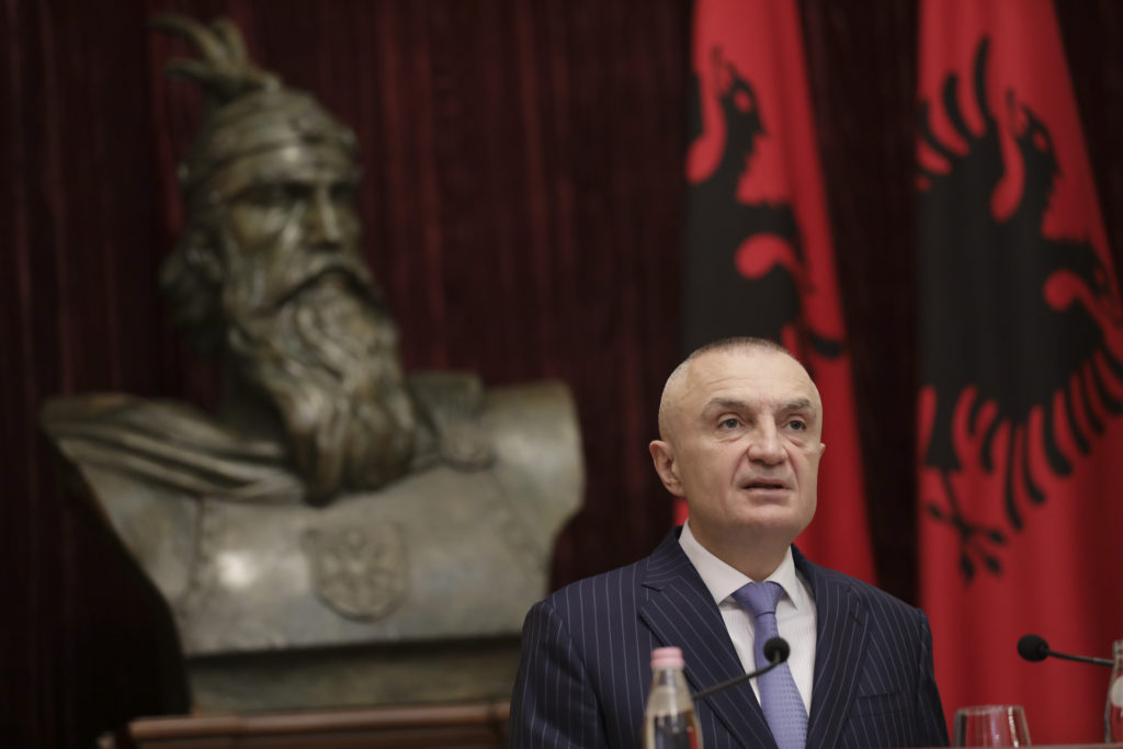 Σε δημοψήφισμα καλεί ο πρόεδρος της Δημοκρατίας της Αλβανίας