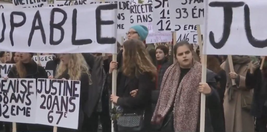 Γαλλία: Χιλιάδες διαδήλωσαν κατά της βία σε βάρος γυναικών (Video)