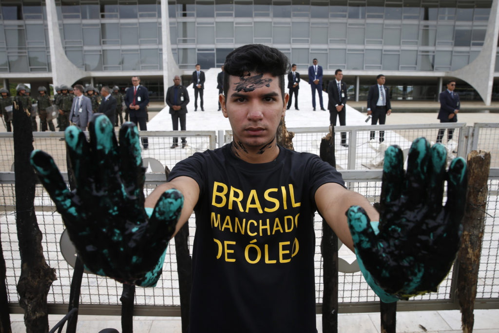 Βραζιλία: Η πετρελαιοκηλίδα έφτασε στις ακτές της πολιτείας του Ρίο ντε Ζανέιρο
